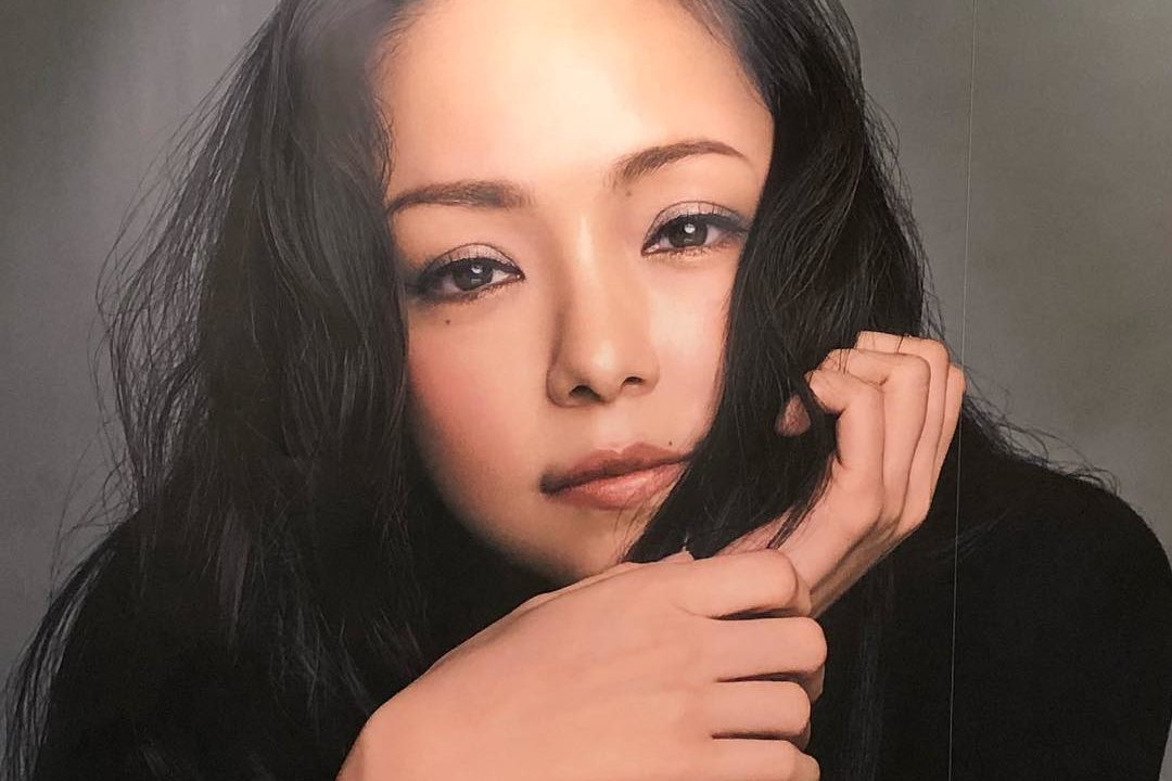 安室奈美恵の黒髪画像まとめ 茶髪と比較してどちらが似合うか調査