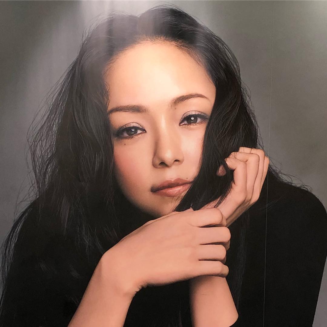 安室奈美恵の黒髪画像まとめ 茶髪と比較してどちらが似合うか調査